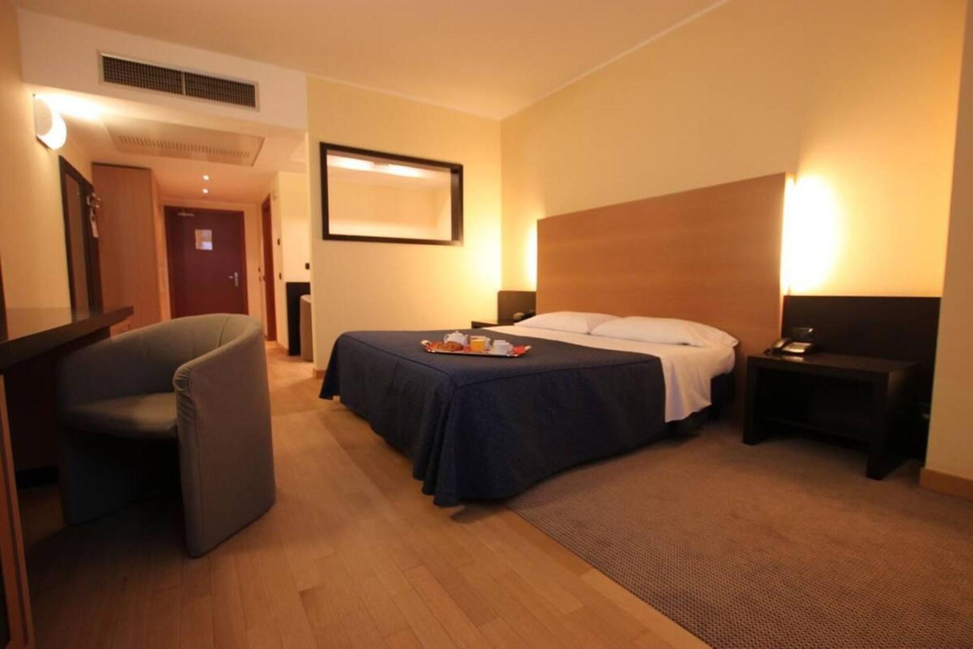 Golf Hotel Lainate Eksteriør bilde